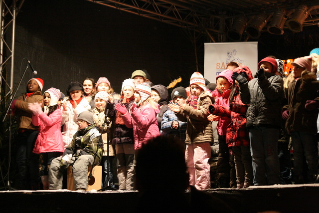 gal/2010/2010 Saitentwist Steeler Weihnachtsmarkt 1.12.mit 2. Klassen Steeler Rott/2010 Saitentwist Steeler Weihnachtsmarkt 1.12. mit 2.Klassen Steeler Rott (69).jpg